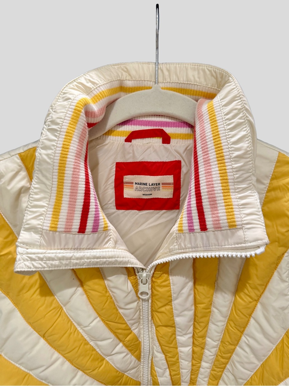 Marine Layer Archive Sunset Puffer Vest Medium retro quilted sunburst - Picture 3 of 4